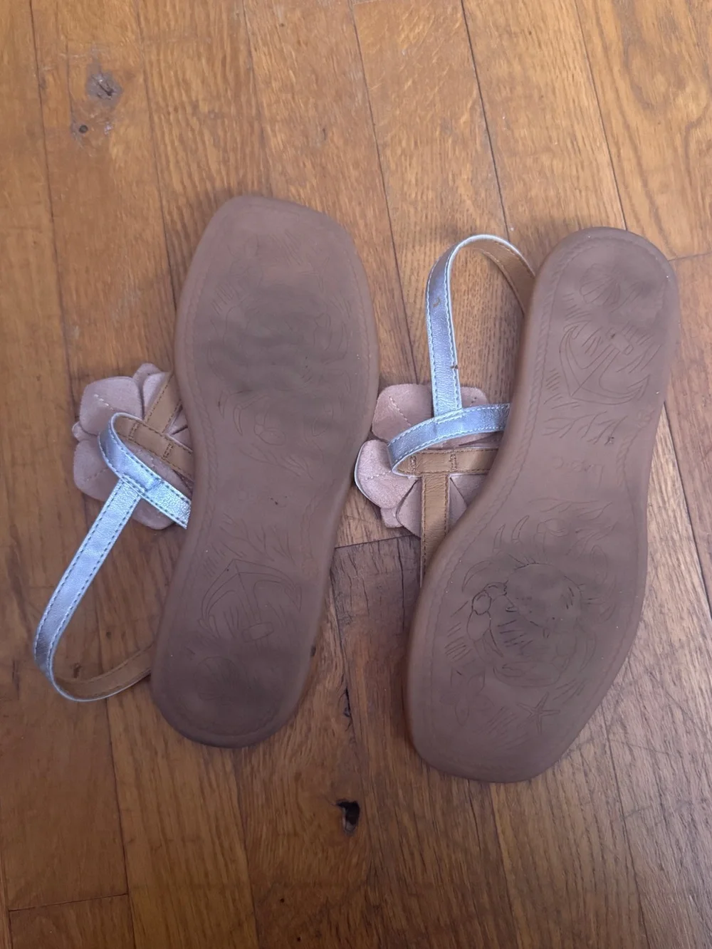 B.O.C. Silver boho metallic leather floral strappy sandals 8M